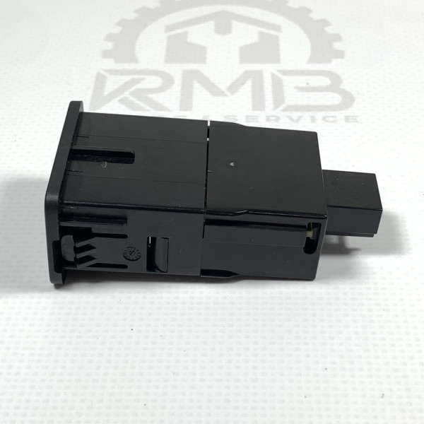 Разъем USB для зарядки на Mercedes Sprinter W 907 / W 910 A2478200401