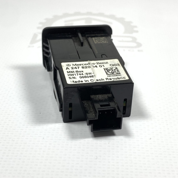 Разъем USB для зарядки на Mercedes Sprinter W 907 / W 910 A2478200401