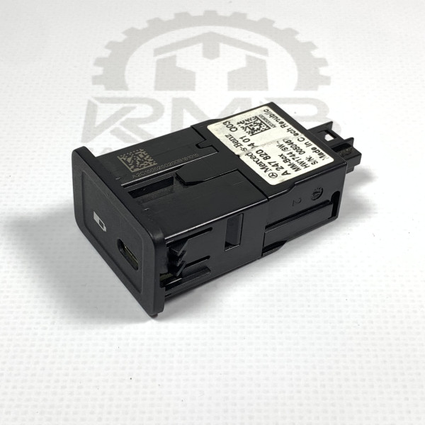 Разъем USB для зарядки на Mercedes Sprinter W 907 / W 910 A2478200401
