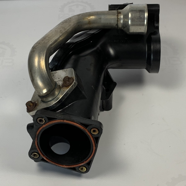 Патрубок дроссельной заслонки на Mercedes 3.0 cdi ом642 V6 A6420901037