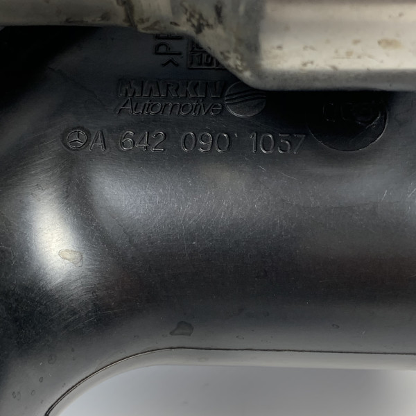 Патрубок дроссельной заслонки на Mercedes 3.0 cdi ом642 V6 A6420901037