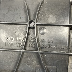  Маслоотражатель для двигателя 3.0 CDI OM642 V6 Mercedes A6421800485