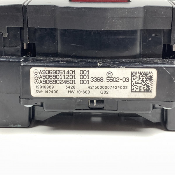 Блок кнопок центральної консолі на Мерседес Спрінтер W 906 А9069051401