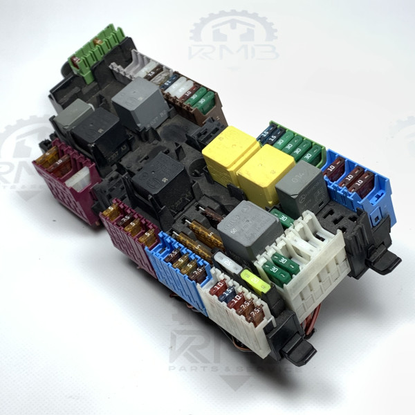 Блок предохранителей на Mercedes Sprinter W 907 / W 910 A9075450100