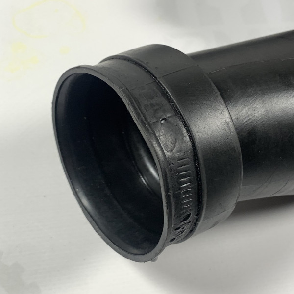 Патрубок повітряного фільтра на Мерседес C220 W203 2.2 cdi A6110940108