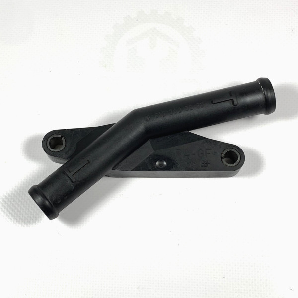 Патрубок системы охлаждения на Mercedes Sprinter 216 316 416 616 W903 W904 W905 2.7 OM612 6122000252