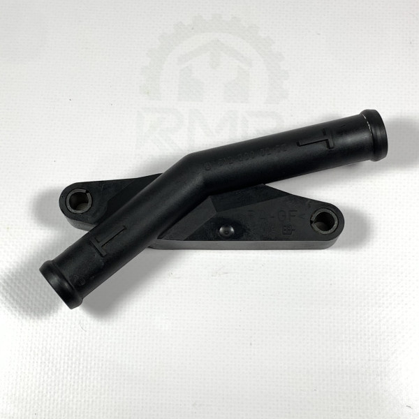 Патрубок системы охлаждения на Mercedes Sprinter 216 316 416 616 W903 W904 W905 2.7 OM612 6122000252
