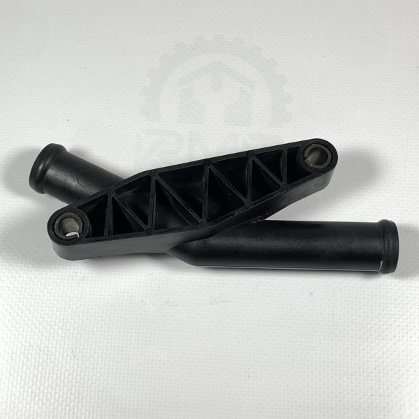 Патрубок системы охлаждения на Mercedes Sprinter 216 316 416 616 W903 W904 W905 2.7 OM612 6122000252
