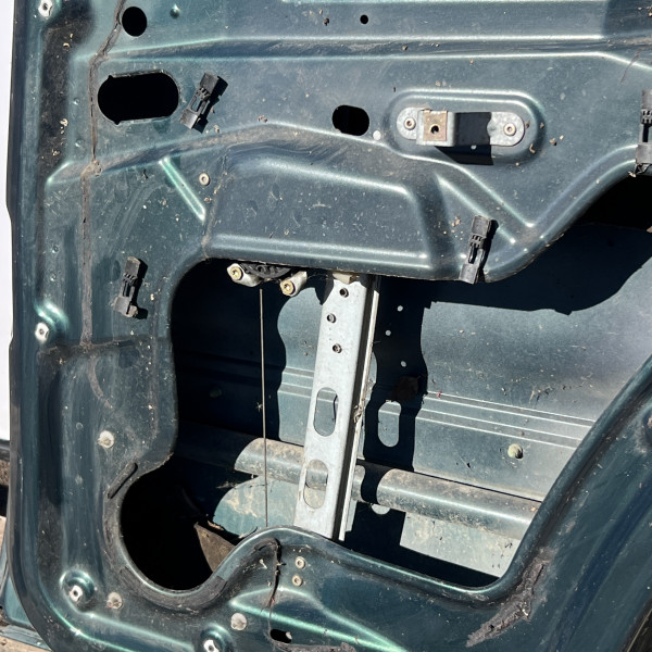 Задняя правая дверка на Mercedes МЛ ML W163
