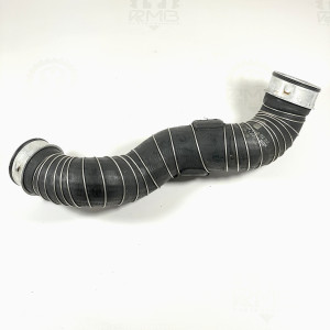Правый патрубок интеркулера A2035280782 на Mercedes C-Class W203 CLC C203 M271 R4 1.6 1.8K