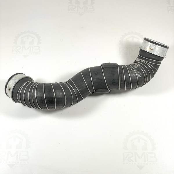 Правый патрубок интеркулера A2035280782 на Mercedes C-Class W203 CLC C203 M271 R4 1.6 1.8K
