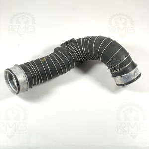 Левый патрубок интеркулера A2035280682 на Mercedes C-Class W203 CLC C203 M271 R4 1.6 1.8K