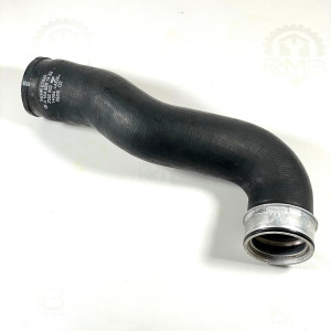 Правый патрубок интеркулера A1645281482 на Mercedes ML W164 3.0 CDI OM642