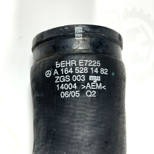 Правый патрубок интеркулера A1645281482 на Mercedes ML W164 3.0 CDI OM642