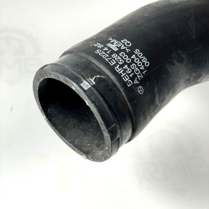 Правый патрубок интеркулера A1645281482 на Mercedes ML W164 3.0 CDI OM642