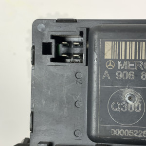 Блок управления двери A9068204128 на Mercedes Sprinter W 906