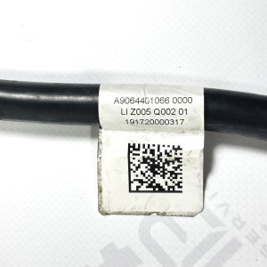 Плюсовая клемма аккумулятора A9064401066 на Mercedes Sprinter W 906