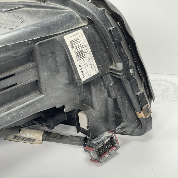 Фара передняя левая XENON на Volvo ХС90 30698815