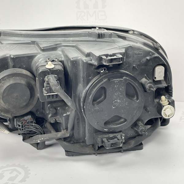 Фара передняя правая XENON Volvo ХС90 30678599