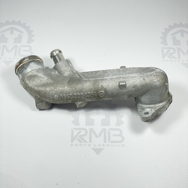 A6422000756 Фланец системы охлаждения на Mercedes Sprinter W 906 3.0 ОМ642 под дополнительный кондиционер