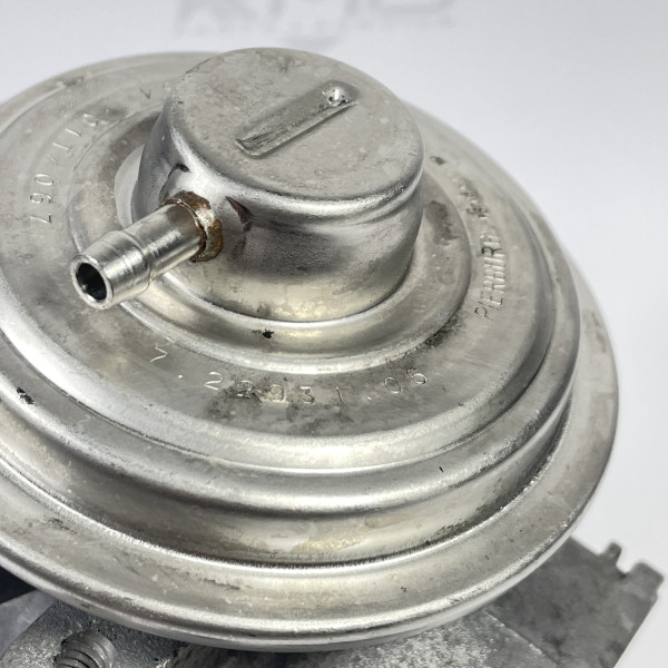Клапан EGR - ЭГР на Mercedes C W203 E W210 ML270 W163 2.2 om611 2.7 om612 A6110900754