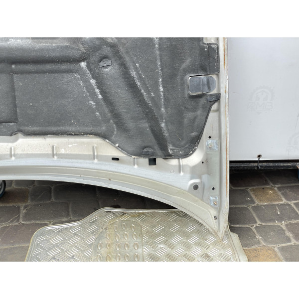 Капот на Jeep Grand Cherokee