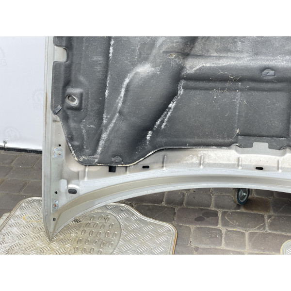 Капот на Jeep Grand Cherokee
