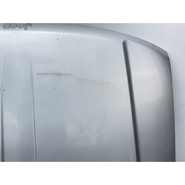 Капот на Jeep Grand Cherokee