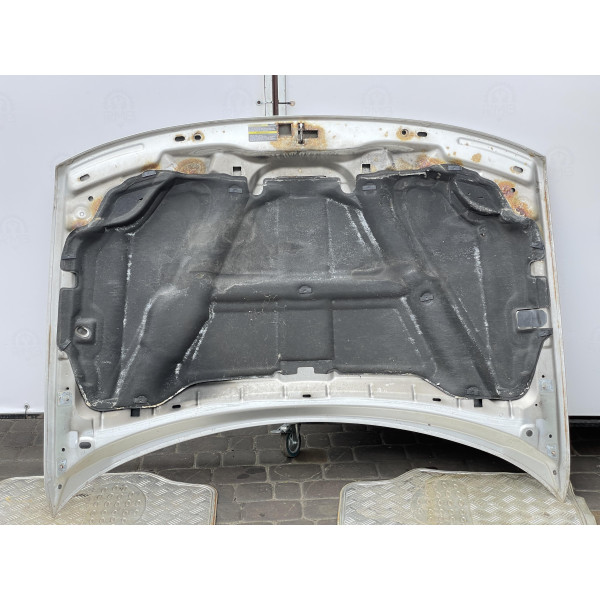 Капот на Jeep Grand Cherokee