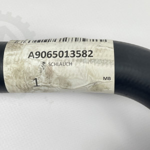 A9065013582 Патрубок радиатора - термостат на Mercedes Sprinter W 906 3.0CDI ОМ642 V6 219 319 419 519