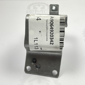 А9064920342 Кронштейн крепления катализатора на Mercedes Sprinter W 906
