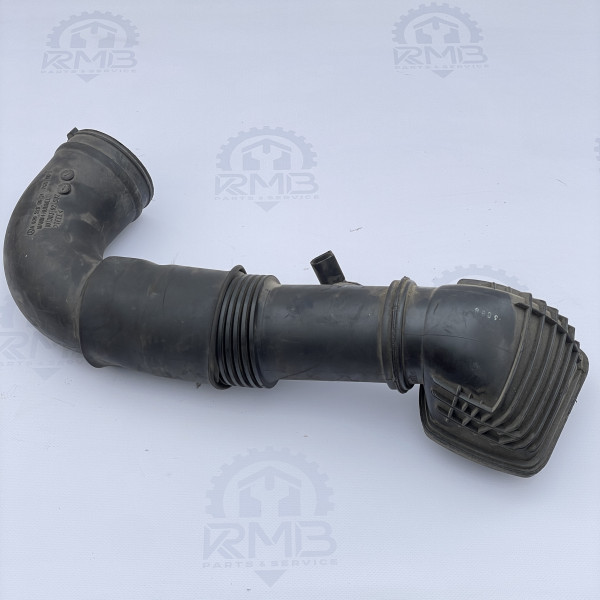 Патрубок воздушного фильтра на Mercedes Vito W639 2.2 CDI ОМ651 A6395280624
