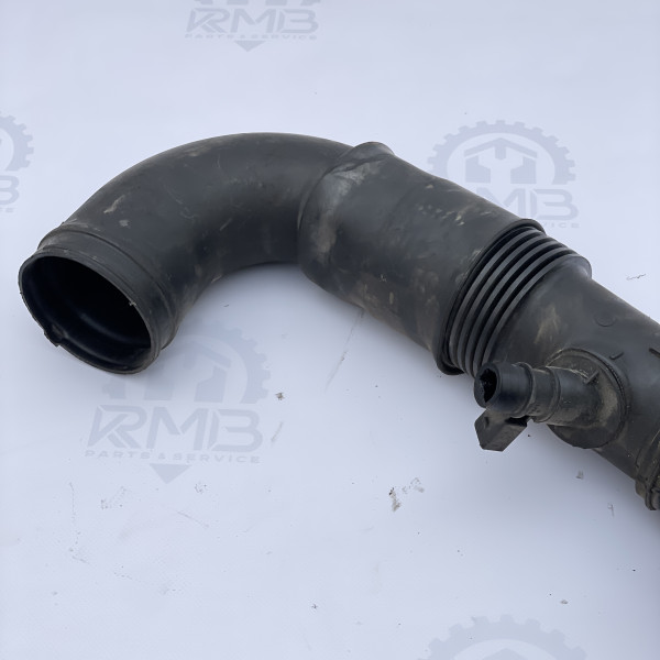 Патрубок воздушного фильтра на Mercedes Vito W639 2.2 CDI ОМ651 A6395280624