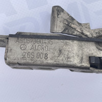 Замок дверей боковий зсувний лівій верхній на Мерседес Спрінтер A9067300435