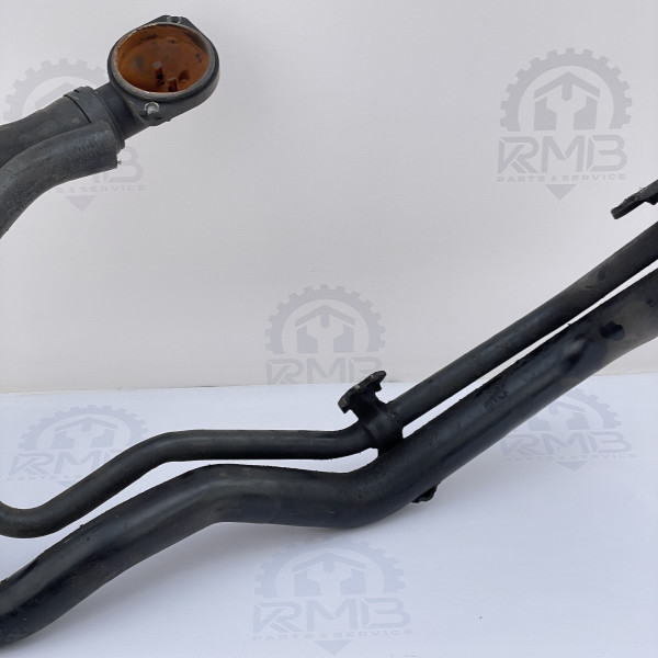 Патрубки системы охлаждения на Volkswagen Crafter 2.5 076121065A