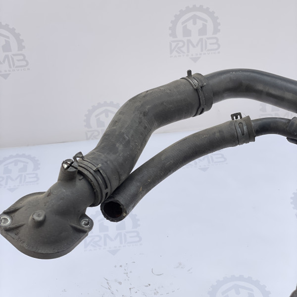 Патрубки системы охлаждения на Volkswagen Crafter 2.5 076121065A