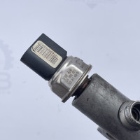 Датчик давления топлива в рейке 057130764N - Топливная рейка 076130093C на Volkswagen Crafter 2.5
