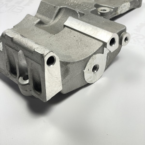 Кронштейн крепления компрессора кондиционера на Mercedes Sprinter 2.2 OM646 А6462340539