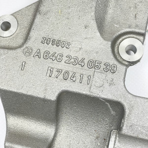 Кронштейн крепления компрессора кондиционера на Mercedes Sprinter 2.2 OM646 А6462340539