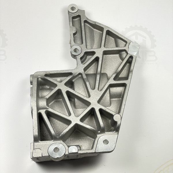 Кронштейн крепления компрессора кондиционера на Mercedes Sprinter 2.2 OM646 А6462340539