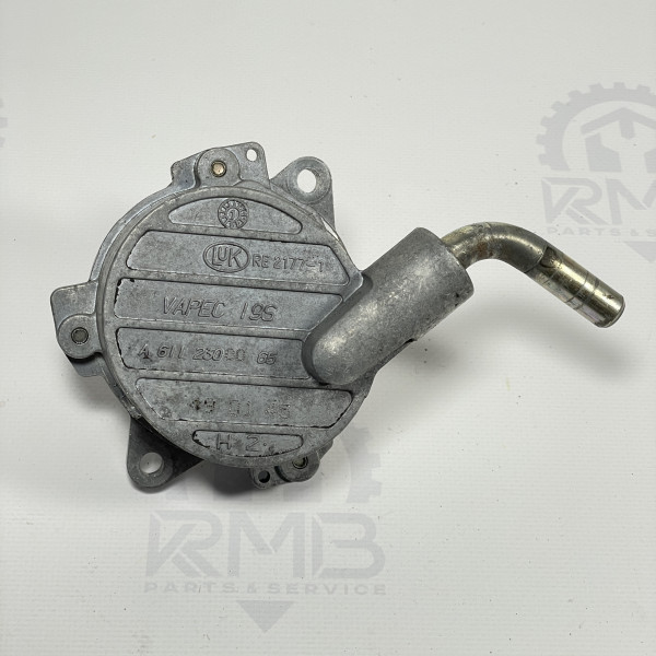 Вакуумный насос на Mercedes ML270 W163 E-Class W210 C-Class W203 2.2 2.7 cdi  A6112300065
