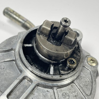 Вакуумний насос на Мерседес ML270 W163 E-Class W210 C-Class W203 2.2 2.7 cdi  A6112300065