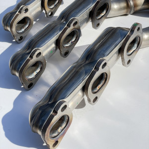 Випускний колектор правий R на Мерседес Спрінтер W906 W907 3.0 OM642 V6 A6421400809 (без упакування)