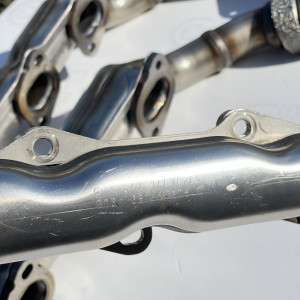 Випускний колектор правий R на Мерседес Спрінтер W906 W907 3.0 OM642 V6 A6421400809 (без упакування)