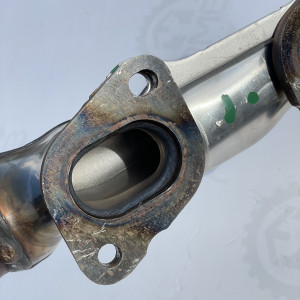 A6421400909 Колектор випускний лівий на Мерседес 3.0 OM642 V6 ML W164 W166 GL X164 X166 C W204 E W212 CLS C218 C219 S W221 W222 G W463 Vito Viano W639 GLE W166 GLS X166