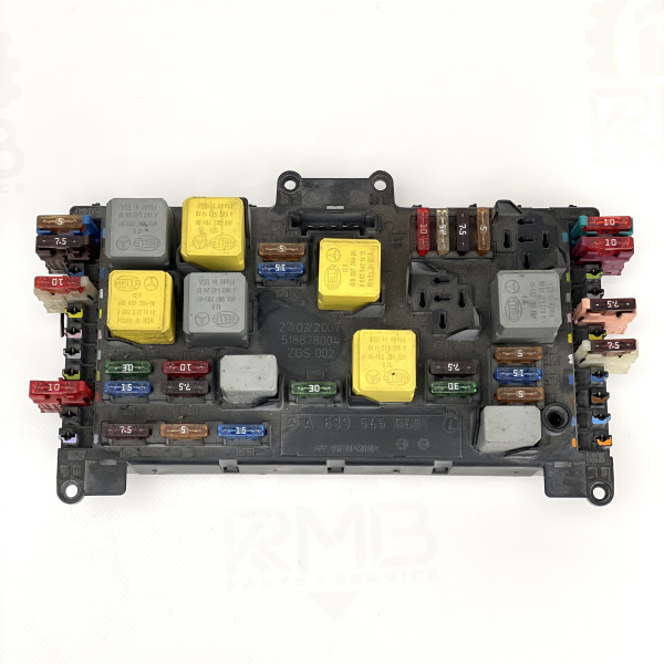 A6395450401 Блок запобіжників на Мерседес Віто - Віано W639 2.2 - 3.0 CDI