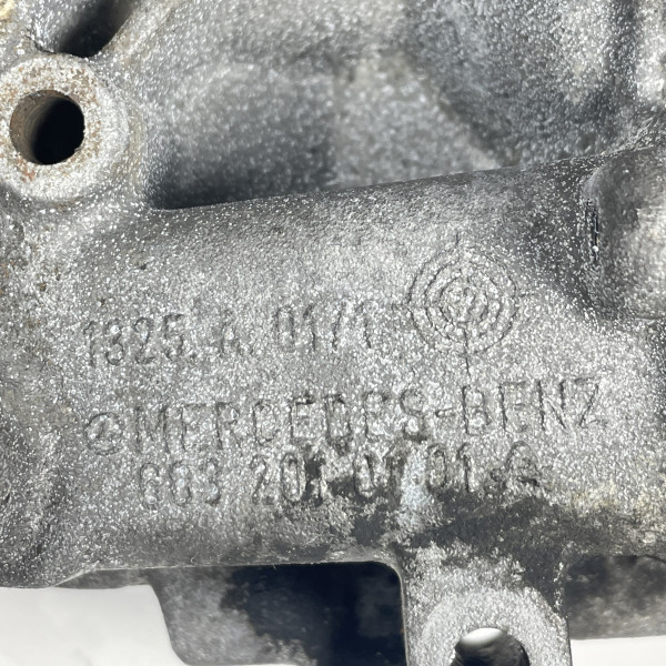 Корпус водяного насоса (термостата) на Mercedes Sprinter 2.9 TDI OM602 TDI A6032010701