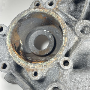 Корпус водяного насоса (термостата) на Mercedes Sprinter 2.9 TDI OM602 TDI A6032010701