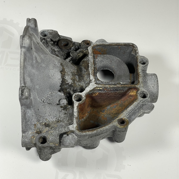 Корпус водяного насоса (термостата) на Mercedes Sprinter 2.9 TDI OM602 TDI A6032010701