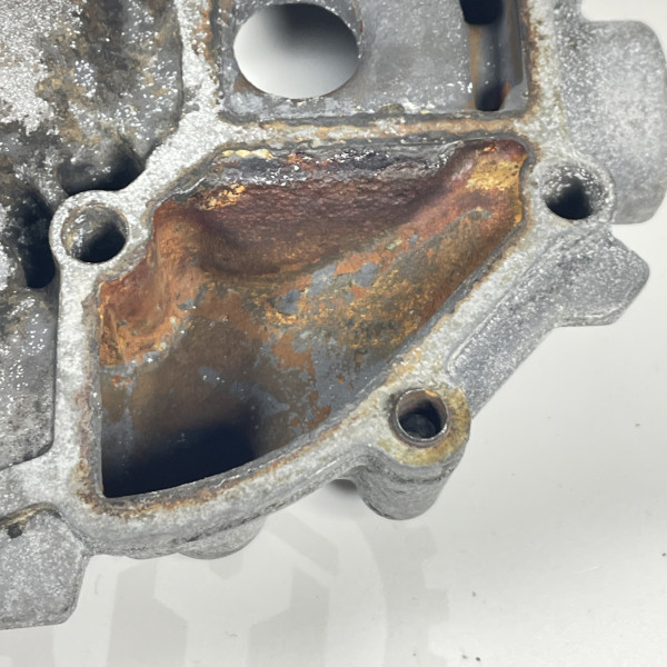 Корпус водяного насоса (термостата) на Mercedes Sprinter 2.9 TDI OM602 TDI A6032010701